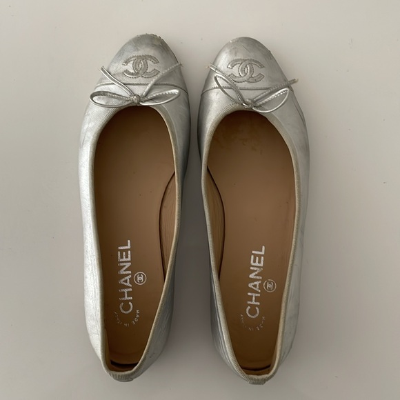 Chanel Silver Leather Ballet Flats - Picture 4 of 13